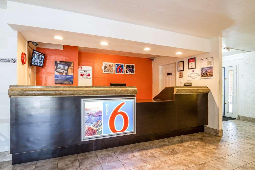 Motel 6 Glendale Az Интериор снимка